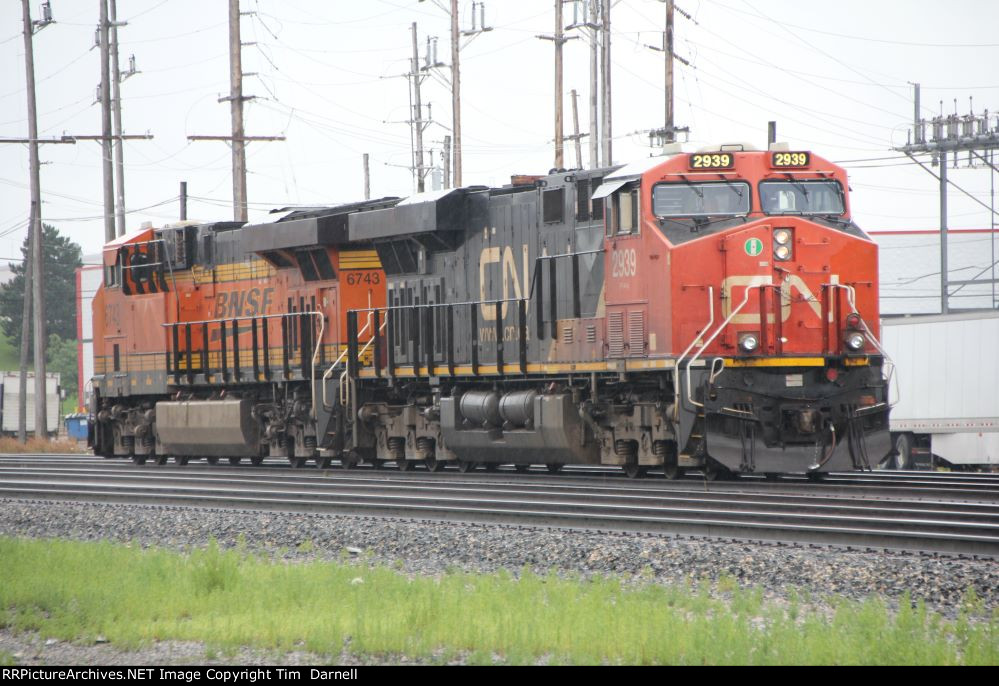 CN 2939, BNSF 6743 on a lite power move.